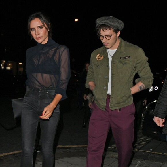 Victoria Beckham et son fils Brooklyn Beckham - Arrivées à la soirée "Haig Club House Party" au Laylow Club à Londres. Le 3 décembre 2018.