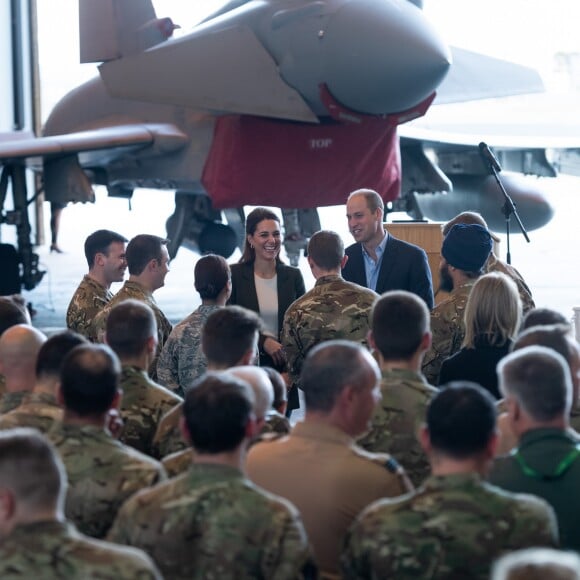 Le prince William et Catherine (Kate) Middleton se rendent sur la base militaire de la Royal Air Force (RAF) d'Akrotiri, à Chypre, pour rencontrer les soldats, les familles résidant sur la base, le personnel de la station et des membres de la communauté locale. Le 5 décembre 2018.