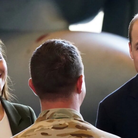 Le prince William et Catherine (Kate) Middleton se rendent sur la base militaire de la Royal Air Force (RAF) d'Akrotiri, à Chypre, pour rencontrer les soldats, les familles résidant sur la base, le personnel de la station et des membres de la communauté locale. Le 5 décembre 2018.