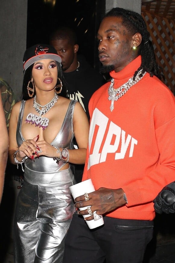 Cardi B et son compagnon Offset sont allés faire la fête au Argyle night club après le concert de Drake au Staple Center à Los Angeles, le 14 octobre 2018  Cardi B and Offset continue her birthday celebrations at the Argyle night club after Drake's concert at the Staple Center. Cardi rocks some serious bling with her name on her necklace and flaunted her curves in a silver low cut top. 14th october 201814/10/2018 - Los Angeles
