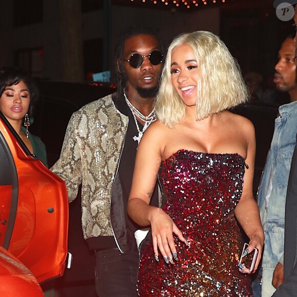 Cardi B et son compagnon Offset quittent l'Hôtel Gramercy Park à New York. Cardi B porte une longue robe à paillettes, le 12 septembre 2017.  Cardi B and her boyfriend Offset of hip hop group Migos were spotted leaving the Gramercy Park Hotel this evening after a performance in New York City. 12th september 2017.12/09/2017 - New York