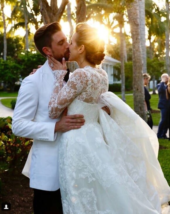 Katie Cassidy a épousé Matthew Rodger le 8 décembre sur l'île de Sunset Key. Photo postée sur Instagram le 9 décembre 2018.