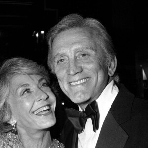 Archives - Kirk Douglas et sa femme Anne Buydens à la cérémonie des César en 1980