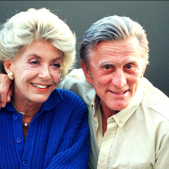 Anne Buydens et Kirk Douglas à Saint-Tropez en 1985