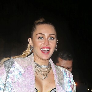 Miley Cyrus à la sortie du club "GAY" à Londres, le 7 décembre 2018.