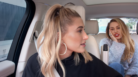 Hailey Bieber, Miley Cyrus et Kendall Jenner dans "Carpool Karaoke", épisode diffusé le 7 décembre 2018