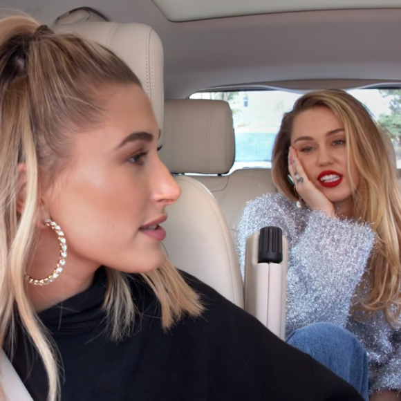 Hailey Bieber, Miley Cyrus et Kendall Jenner dans "Carpool Karaoke", épisode diffusé le 7 décembre 2018
