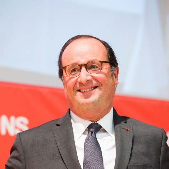 Exclusif - L'ancien président français François Hollande en visite en Belgique, à Mons, lors d'une dédicace de son livre "Les leçons du pouvoir" et d'une conférence devant 800 personnes à l'université de Mons, le 30 octobre 2018.