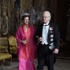 Le roi Carl XVI Gustaf et la reine Silvia de Suède arrivant au dîner des lauréats du prix Nobel au palais royal à Stockholm le 11 décembre 2018.