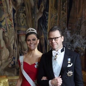 La princesse Victoria de Suède et le prince Daniel au dîner des lauréats du prix Nobel au palais royal à Stockholm le 11 décembre 2018.