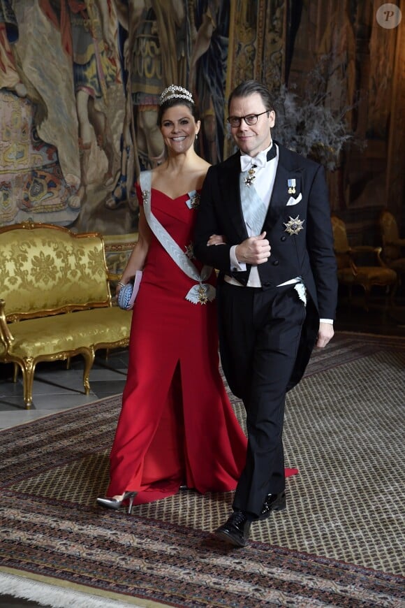 La princesse Victoria de Suède et le prince Daniel au dîner des lauréats du prix Nobel au palais royal à Stockholm le 11 décembre 2018.