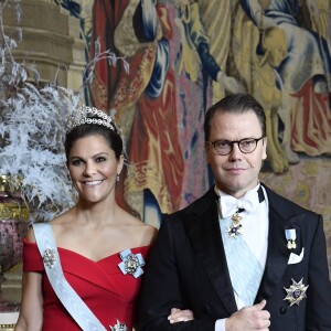 La princesse Victoria de Suède et le prince Daniel au dîner des lauréats du prix Nobel au palais royal à Stockholm le 11 décembre 2018.