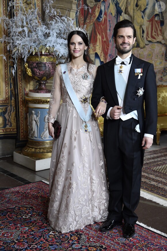 Le prince Carl Philip de Suède et la princesse Sofia au dîner des lauréats du prix Nobel au palais royal à Stockholm le 11 décembre 2018.