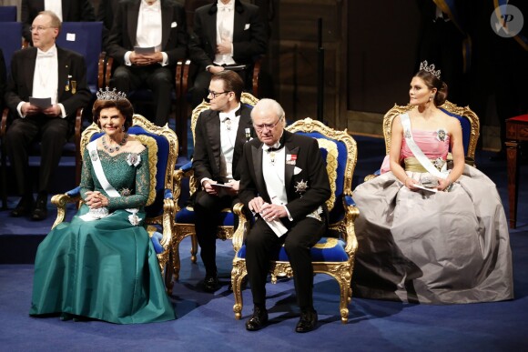 Le roi Carl XVI Gustaf de Suède, la reine Silvia, la princesse héritière Victoria et le prince Daniel lors de la cérémonie de remise des prix des Nobel 2018 à Stockholm en Suède le 10 décembre 2018.