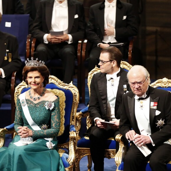 Le roi Carl XVI Gustaf de Suède, la reine Silvia, la princesse héritière Victoria et le prince Daniel lors de la cérémonie de remise des prix des Nobel 2018 à Stockholm en Suède le 10 décembre 2018.