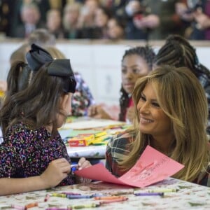 La première dame des Etats-Unis Melania Trump s'est rendue sur la base aérienne Andrews Air Force à Washington, pour participer au programme Toys for Tots, programme qui distribue des jouets aux enfants dont les parents ne peuvent pas se permettre d'acheter des cadeaux pour Noël. Le 11 décembre 2018.