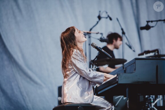 Juliette Armanet en concert pour les vingt ans de Solidays 2018 à l'hippodrome de Longchamp à Paris, France, le 24 juin 2018. © Alexandre Fumeron/Bestimage