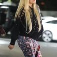Exclusif - Avril Lavigne fait des achats dans un supermarché de Los Angeles avec son supposé compagnon le 18 avril 2018
