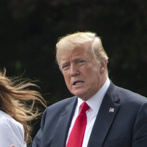 Le président Donald Trump et sa femme Melania quittent la maison blanche en hélicoptère, le 27 Janvier 2018.