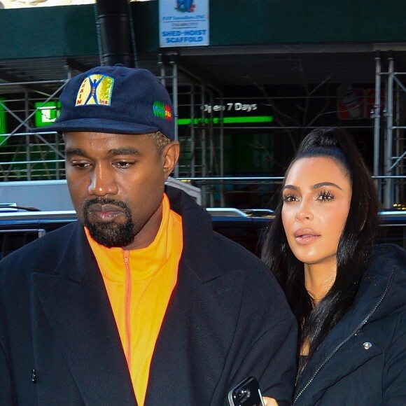 Kim Kardashian et son mari Kanye West à la sortie de leur hôtel à New York, le 3 décembre 2018