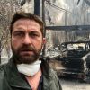 Gerard Butler pose devant les ruines de sa maison à Malibu, le 11 novembre 2018