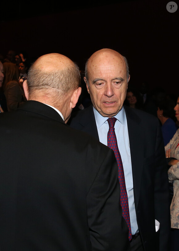 Exclusif - Jean-Yves Le Drian et Alain Juppé - 5e édition de la cérémonie de remise des prix de la Fondation Chirac (le Prix Culture pour la paix et le Prix Chirac pour la prévention des conflits) au musée du Quai Branly - Jacques Chirac à Paris le 18 décembre 2018. © Dominique Jacovides / Bestimage