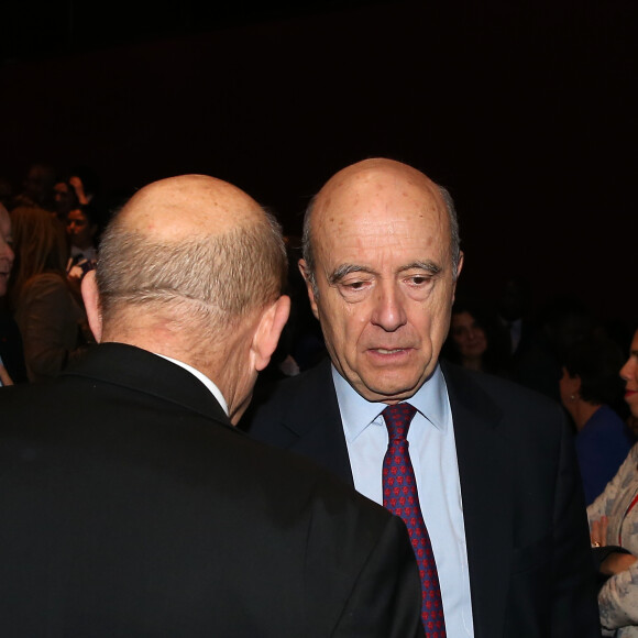 Exclusif - Jean-Yves Le Drian et Alain Juppé - 5e édition de la cérémonie de remise des prix de la Fondation Chirac (le Prix Culture pour la paix et le Prix Chirac pour la prévention des conflits) au musée du Quai Branly - Jacques Chirac à Paris le 18 décembre 2018. © Dominique Jacovides / Bestimage