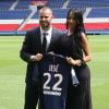 Jesé Rodriguez et sa compagne Aurah Ruiz ( mannequin et elle a participé à l'émission de télé-réalité MYHYV ('Mujeres y hombres y viceversa') - Jesé Rodriguez, la nouvelle recrue de l'équipe de football du PSG présenté lors d'une conférence de presse au stade du Parc des Princes à Paris, le 8 août 2016.