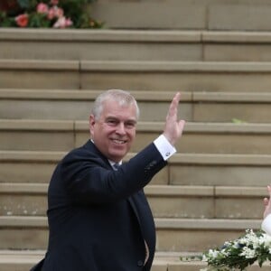 La princesse Eugenie d'York (robe Peter Pilotto) et le prince Andrew, duc d'York - Les invités arrivent à la chapelle St. George pour le mariage de la princesse Eugenie d'York et Jack Brooksbank au château de Windsor, Royaume Uni, le 12 octobre 2018.