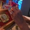 Miranda Pak porte sa nouvelle bague de fiançailles offerte par son compagnon Terrence Howard. Beverly Hills, le 23 décembre 2018.
