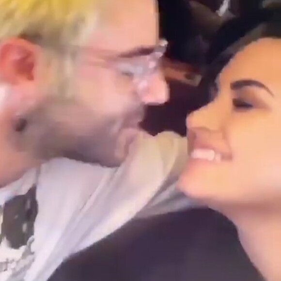 Demi Lovato et son nouveau chéri Henri Alexander se font un bisou dans une story publiée sur Instagram le 29 décembre 2018
