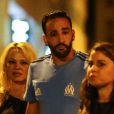 Exclusif - Pamela Anderson et son nouveau compagnon le footballeur français Adil Rami vont dîner en amoureux au restaurant "la Villa" après la victoire de l'OM contre Toulouse (2-0), Marseille le 24 septembre 2017.