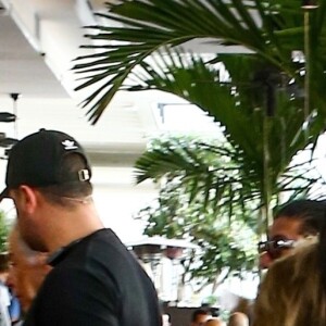 Kanye West et sa femme Kim Kardashian arrivent à leur appartement de Miami le 4 janvier 2018.
