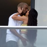 Kim Kardashian et Kanye West : Baiser fougueux et main baladeuse à Miami