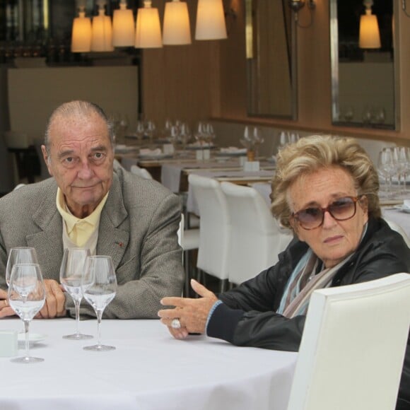 Jacques Chirac et sa femme Bernadette, Maryvonne Pinault et un ami au restaurant Le Girelier à Saint Tropez le 4 octobre 2013.