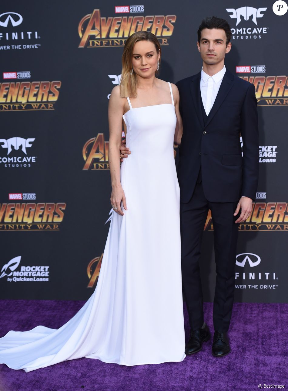 Brie Larson Et Son Fiancé Alex Greenwald à La Première De Avengers Infinity War Au Théâtre El