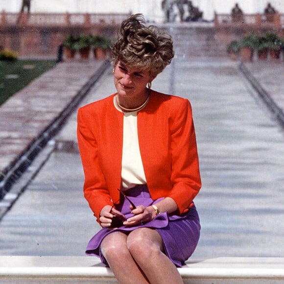 La princesse Diana Spencer, Lady Diana, lors de sa visite du Taj Mahal avec le Prince Charles, en Inde, le 13 février 1992.