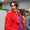 Le prince Harry et Meghan Markle (enceinte) visitent un supermarché citoyen, le "Feeding Birkenhead" à Birkenheadle 14 janvier 2019.