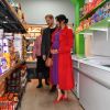 Le prince Harry et Meghan Markle (enceinte) visitent un supermarché citoyen, le "Feeding Birkenhead" à Birkenheadle 14 janvier 2019.
