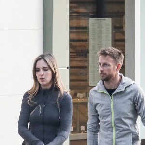 Exclusif - Jenson Button et sa compagne Brittny Ward emmènent leurs deux chiens dans un "dog park" à Los Angeles, le 8 janvier 2018.