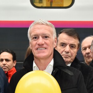 Christian Estrosi, le maire de Nice, Didier Deschamps et Eric Ciotti, le député de la 1ère circonscription des Alpes-Maritimes, durant le départ du train des Pièces Jaunes à la gare de Nice le 19 janvier 2019. © Bruno Bebert