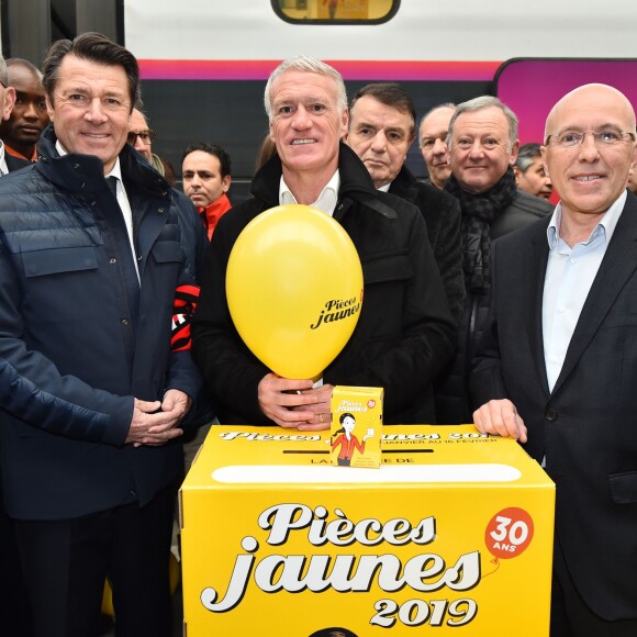 Christian Estrosi, le maire de Nice, Didier Deschamps et Eric Ciotti, le député de la 1ère circonscription des Alpes-Maritimes, durant le départ du train des Pièces Jaunes à la gare de Nice le 19 janvier 2019. © Bruno Bebert