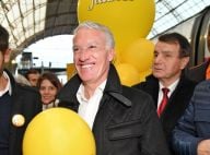 Didier Deschamps rayonnant avec ses nouvelles dents pour les Pièces Jaunes