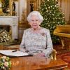 Photo officielle de la reine Elisabeth lors de l'enregistrement de son message pour les fêtes de Noël depuis le palais de Buckingham à Londres. Le 24 décembre 2018