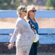 Exclusif - Kate Hudson très enceinte est allée soutenir son fils Bingham avec son compagnon Danny Fujikawa lors d'un match de football à Malibu. Sa mère, Goldie Hawn, est aussi de la partie! Le 23 septembre 2018  For germany call for price - Please hide children face prior publication Exclusive - A heavily pregnant Kate Hudson and partner Danny Fujikawa take her son Bingham to soccer practice in Malibu. The actress could be seen rubbing her baby bump as she relaxed in a folding chair, while Fujikawa and friends sat on a blanket on the ground. Kate recently appeared on 'Ellen' with her mom Goldie Hawn and joked that 'her water could go any second.' 23rd septembre 201823/09/2018 - Los Angeles