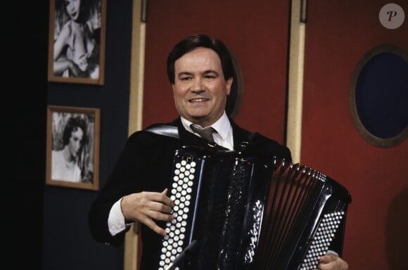 Marcel Azzola sur le plateau de l'émission "La Chance aux chansons", le 2 mars 1990 © Bernard Leguay via Bestimage
