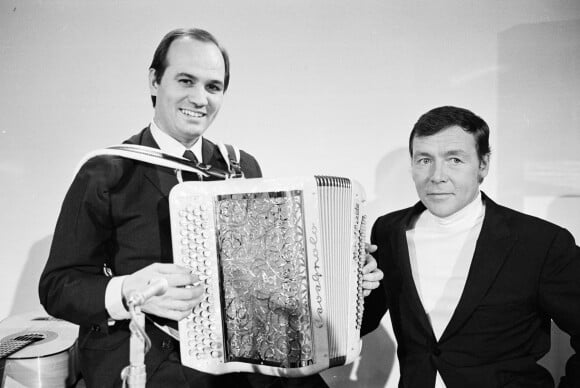 Marcel Azzola et François Deguelt sur le plateau de l'émission "Midi Magazine", le 23 avril 1969 © Bernard Leguay via Bestimage