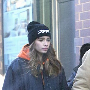 Brooklyn Beckham et sa compagne Hana Cross main dans la main dans les rues de New York, le 22 janvier 2019.