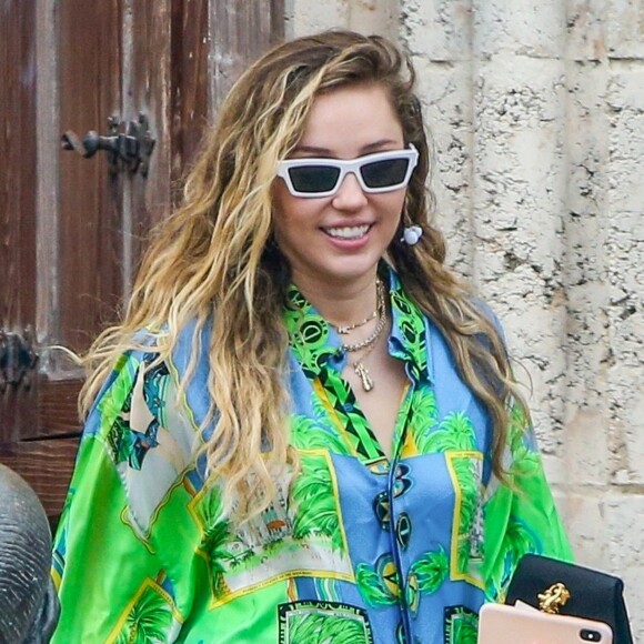 Exclusif - Miley Cyrus à la sortie de la Villa Versace à Miami, le 9 janvier 2019.