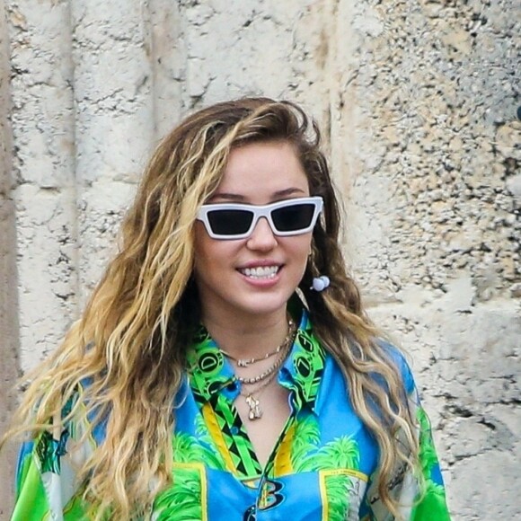 Exclusif - Miley Cyrus à la sortie de la Villa Versace à Miami, le 9 janvier 2019.